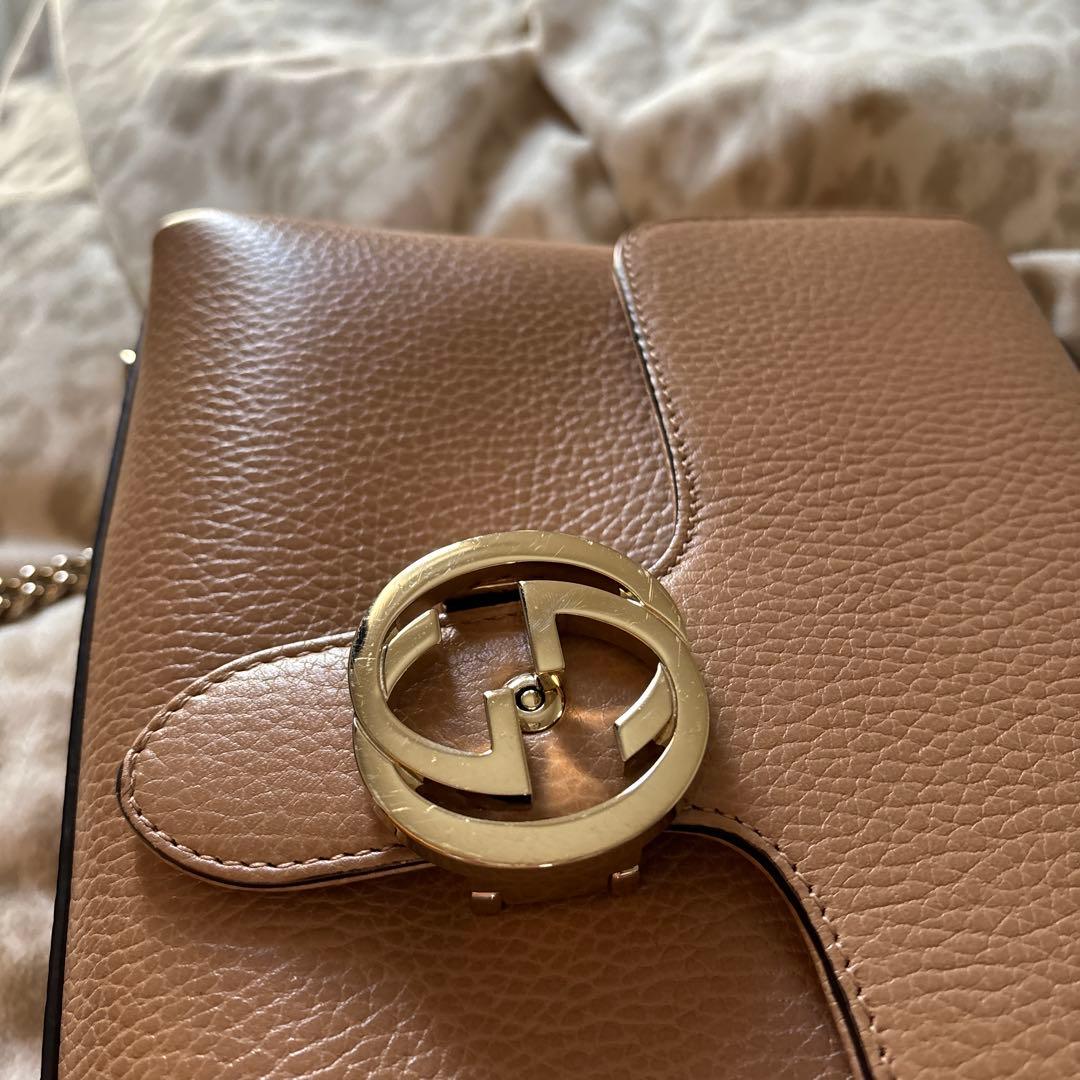 GUCCI ショルダーバッグ ロゴ付き