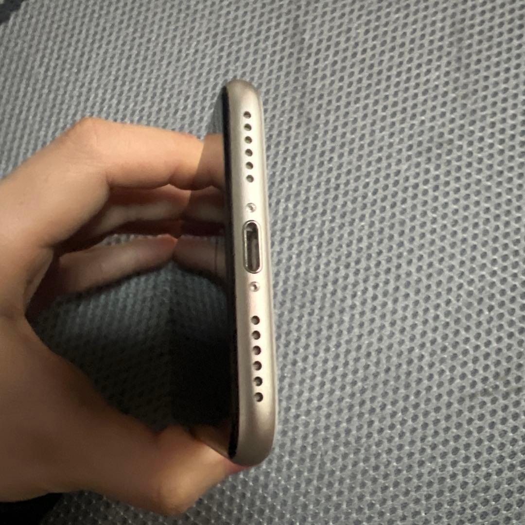 Apple iPhone SE (第3世代) 64GB スターライト