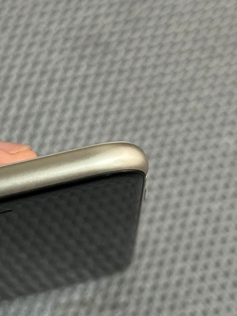 Apple iPhone SE (第3世代) 64GB スターライト