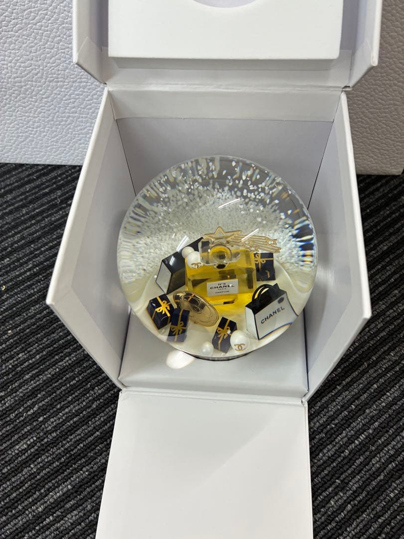 シャネル　ビューティー　スノードーム　2025