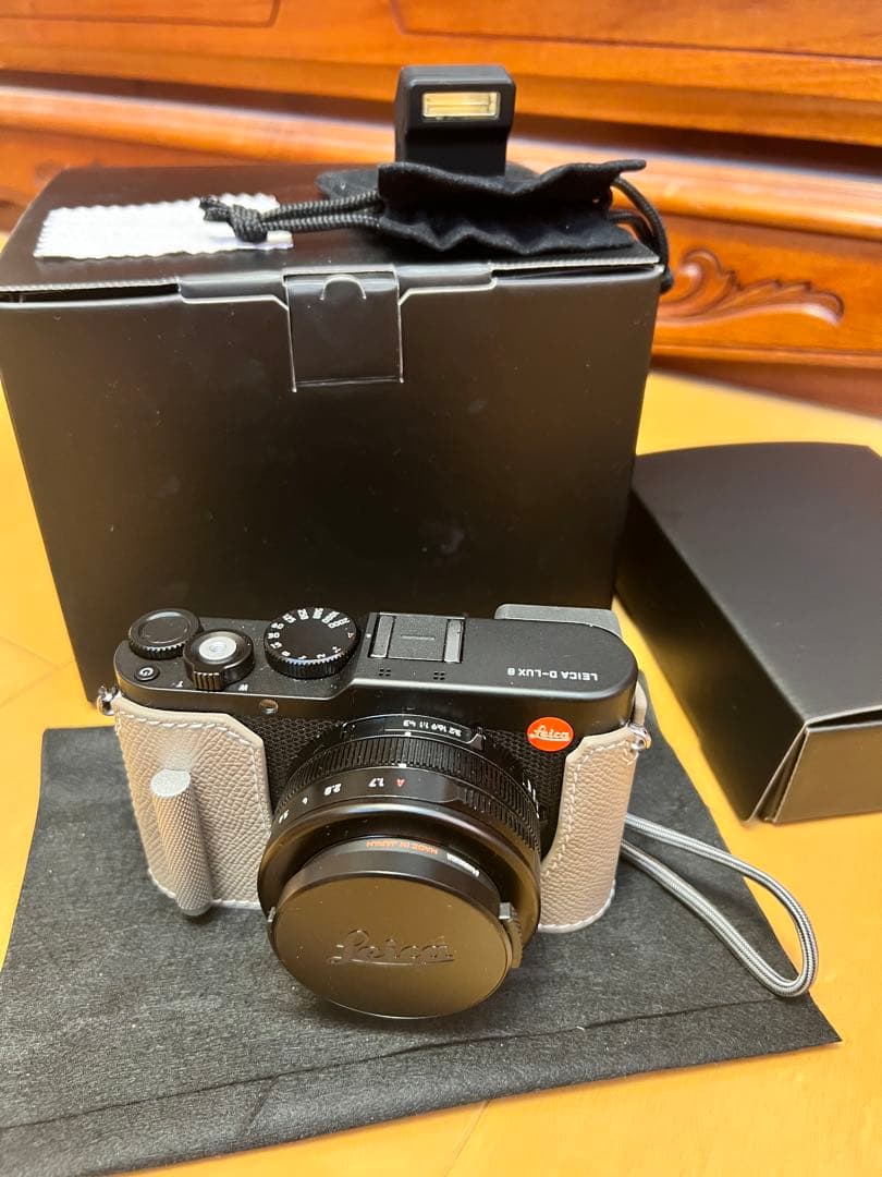 ライカ LEICA D-LUX8 Black ハンドグリップ 他付き