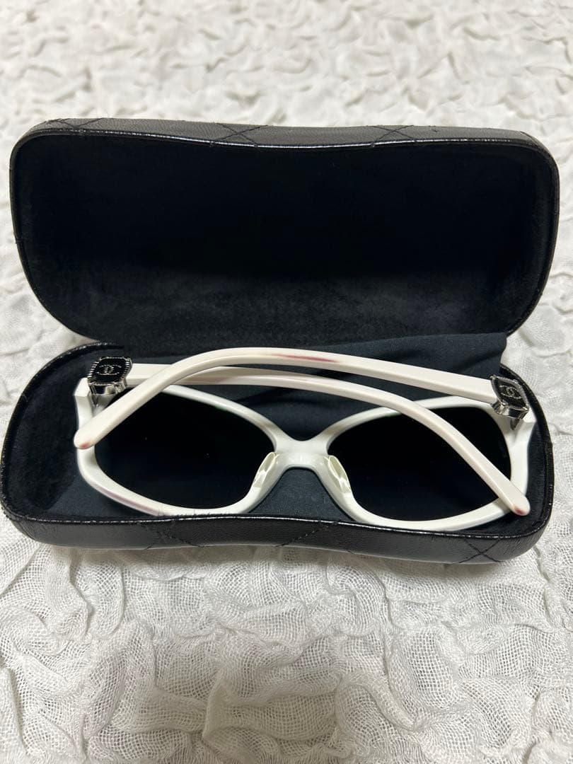 シャネル　サングラス　ココマーク　ホワイトフレーム5174A