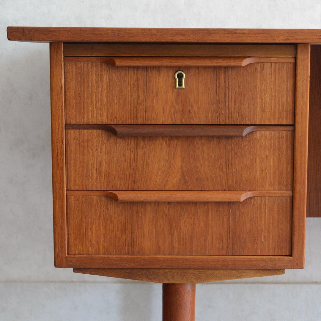 デンマーク 北欧ヴィンテージ チーク デスク 鍵付 北欧家具 机 北欧デザイン