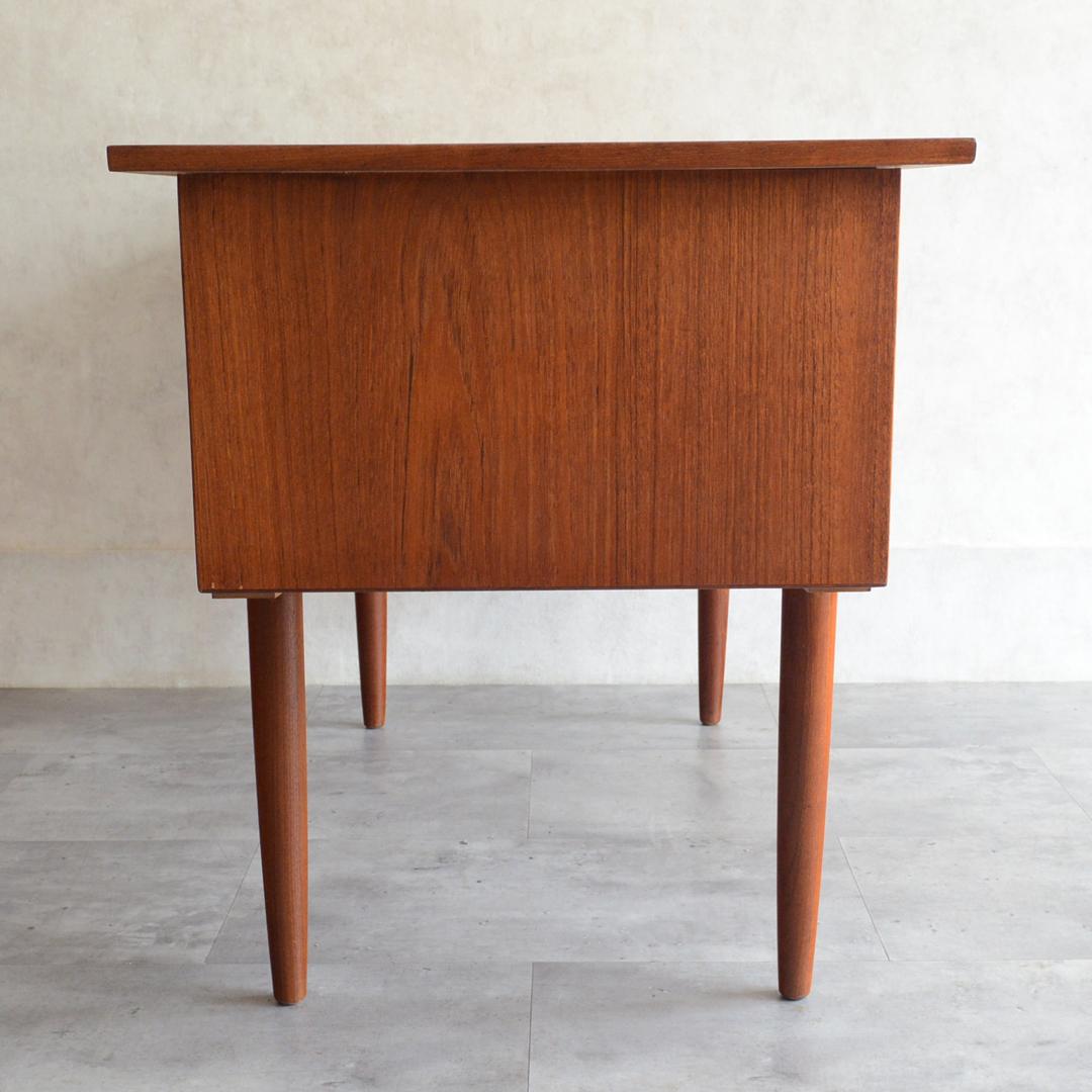 デンマーク 北欧ヴィンテージ チーク デスク 鍵付 北欧家具 机 北欧デザイン