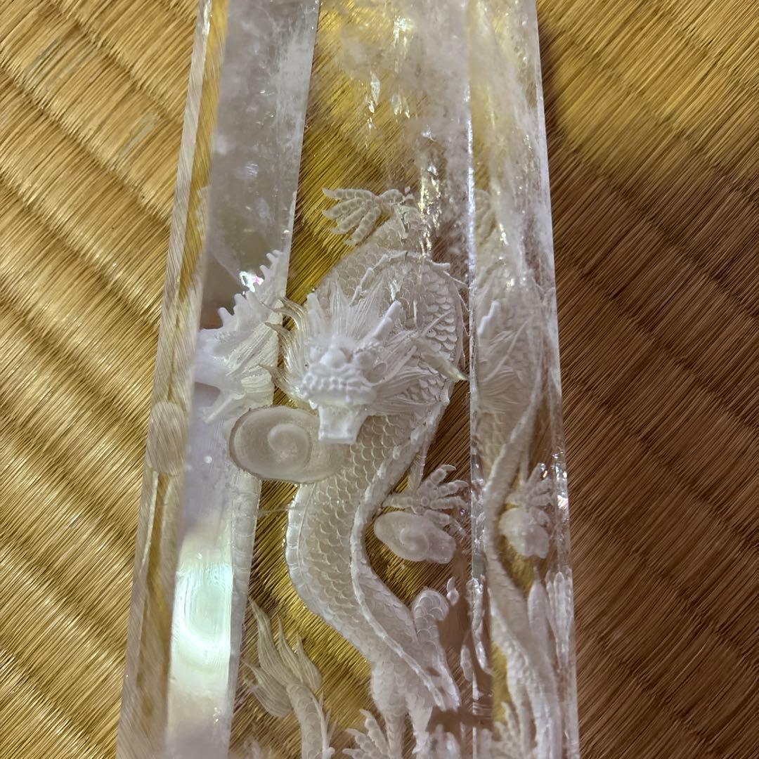 天然本水晶　龍彫り　台座付き