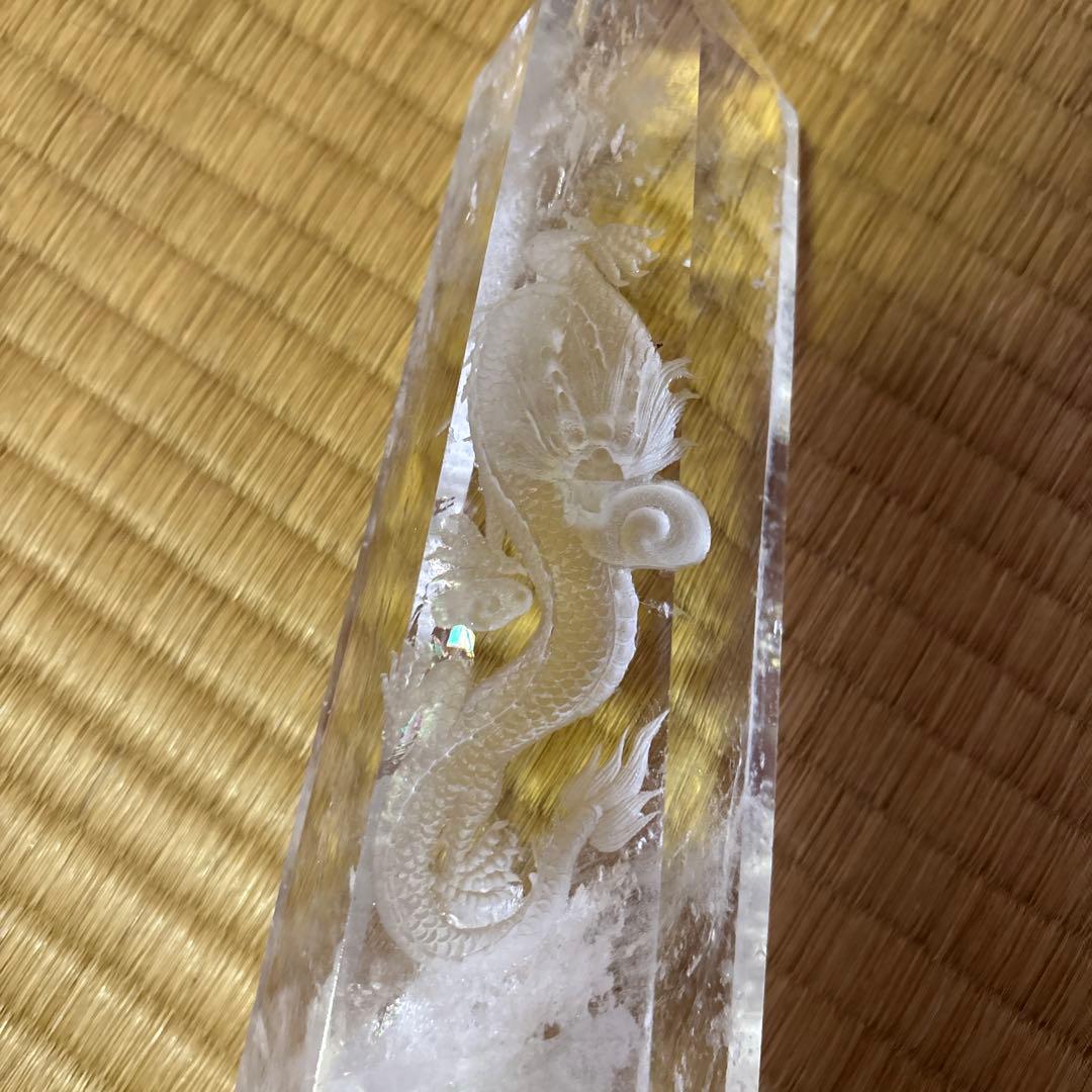 天然本水晶　龍彫り　台座付き