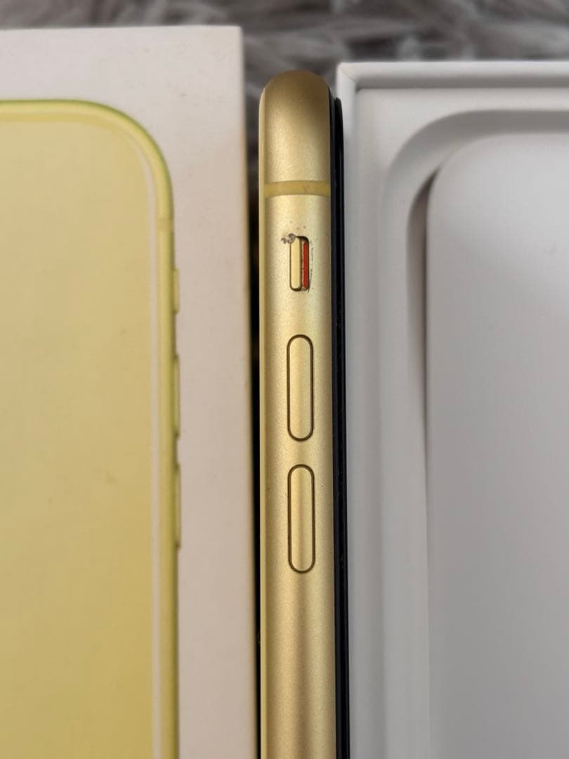 Apple iPhone 11 イエロー 本体 64GB ジャンク品