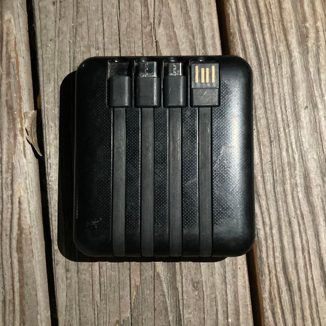 充電部分が一つ壊れてる