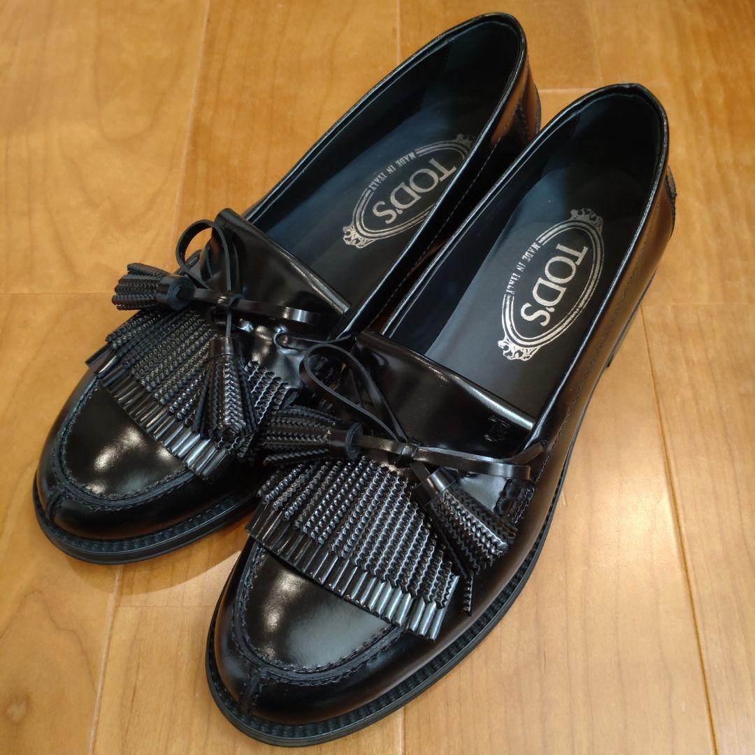 TOD'S ブラック フリンジ ローファー