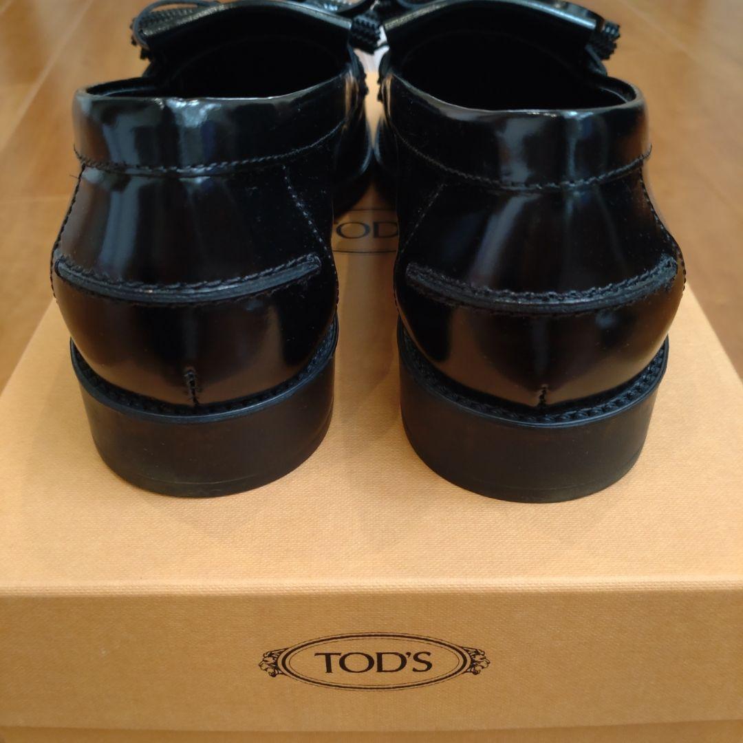 TOD'S ブラック フリンジ ローファー