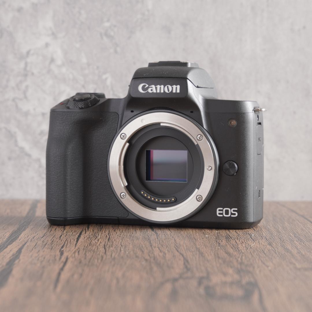 美品✨Wi-Fi✨自撮り✨ブラック✨Canon EOS Kiss M　838-1