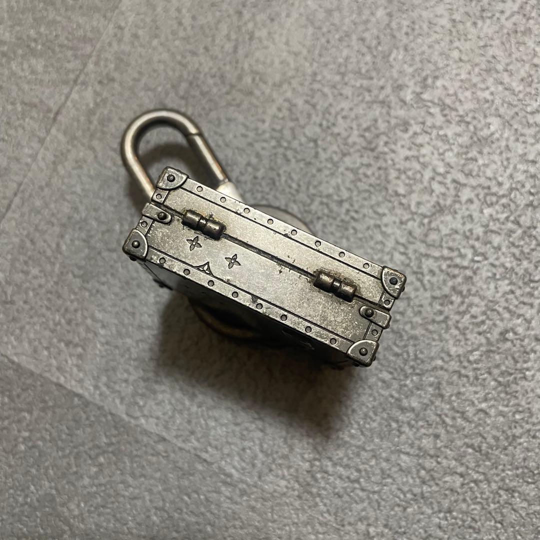 ルイヴィトン ザ プレジデント キーホルダー キーリング バッグチャーム メンズ