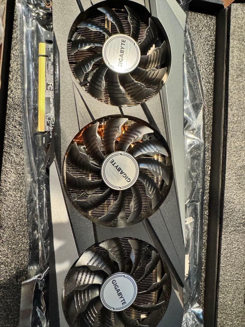 GIGABYTE GeForce RTX 3070 Ti 本体