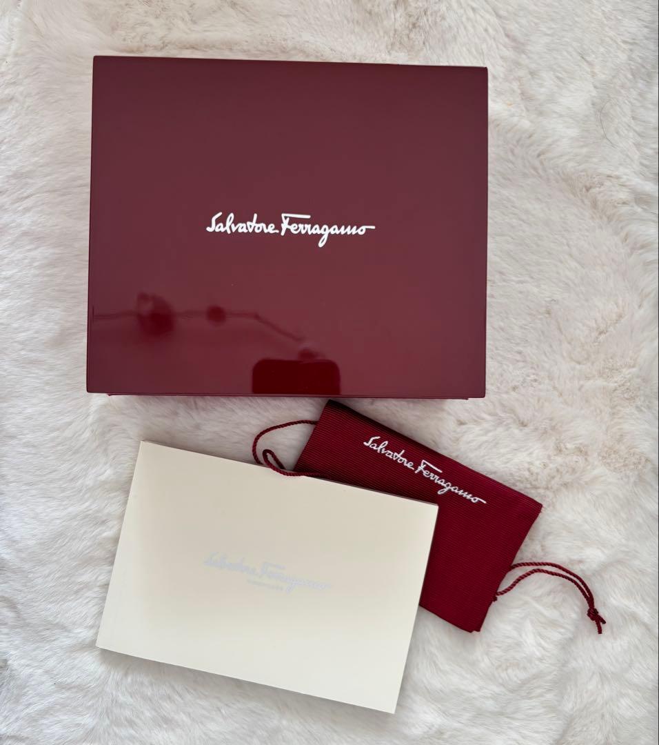 Salvatore Ferragamo アナログ時計
