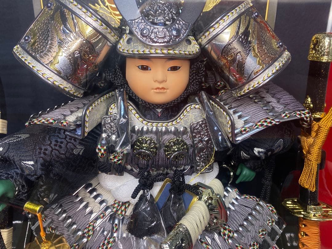 若大将　東京久月　五月人形　家紋付き兜鎧飾り　オルゴール付き六角形ガラスケース入