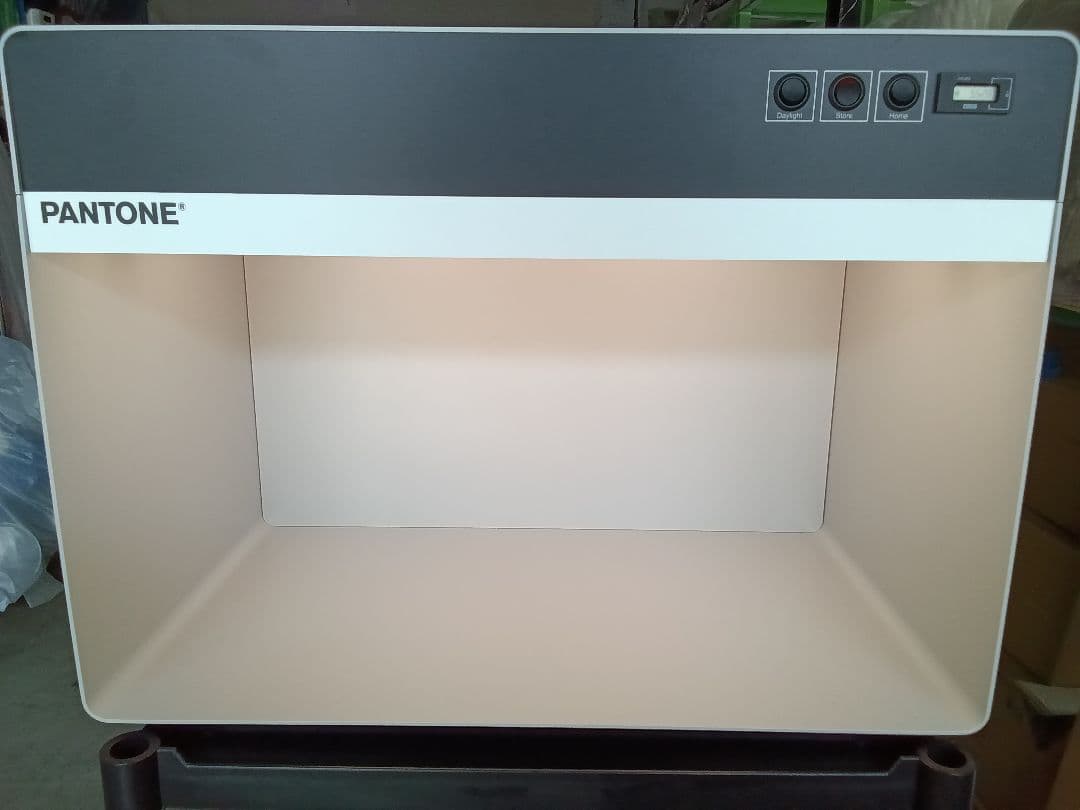 撮影ブース X-Rite PANTONE 3 Light Booth ②