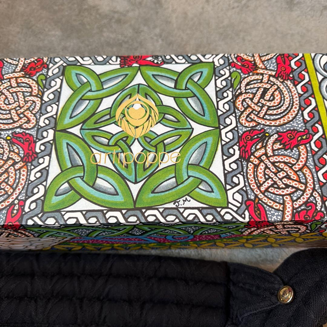 artipoppe アーティポッペ ブラック 抱っこひも 刺繍デザイン