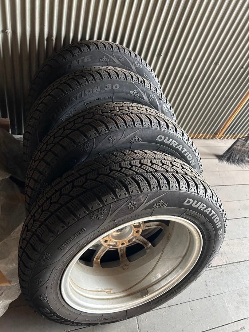 スタッドレスタイヤ　185 65 R15 フリードに使用