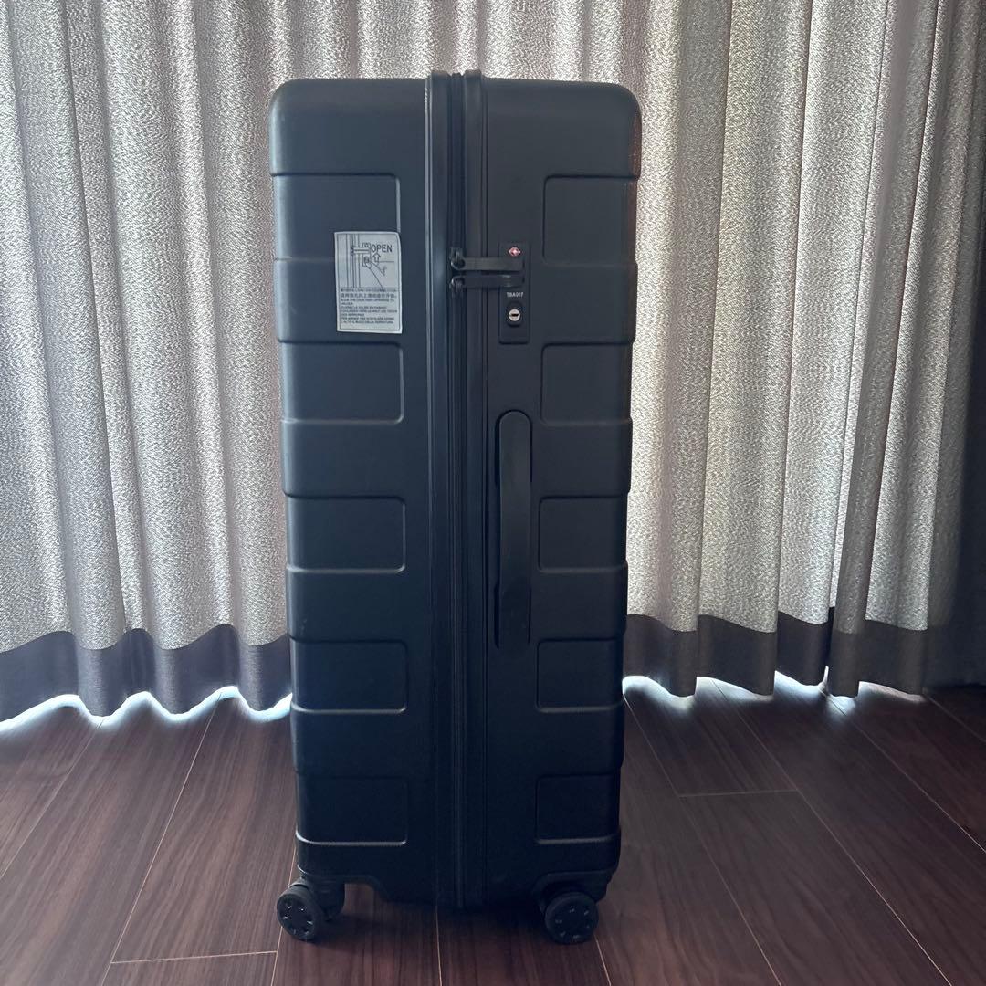 無印良品　黒 キャリーケース 104リットル　TSAロック 4輪　特大