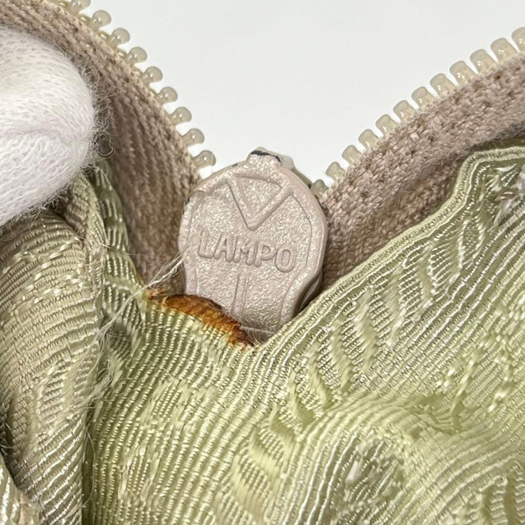 プラダ ショルダーバッグ カメラバッグ 斜めがけ 三角ロゴ ナイロン 男女可能