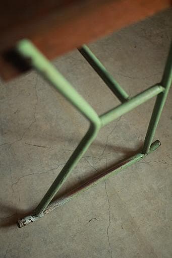 雰囲気の良い古い小学校の机　鉄脚　古材