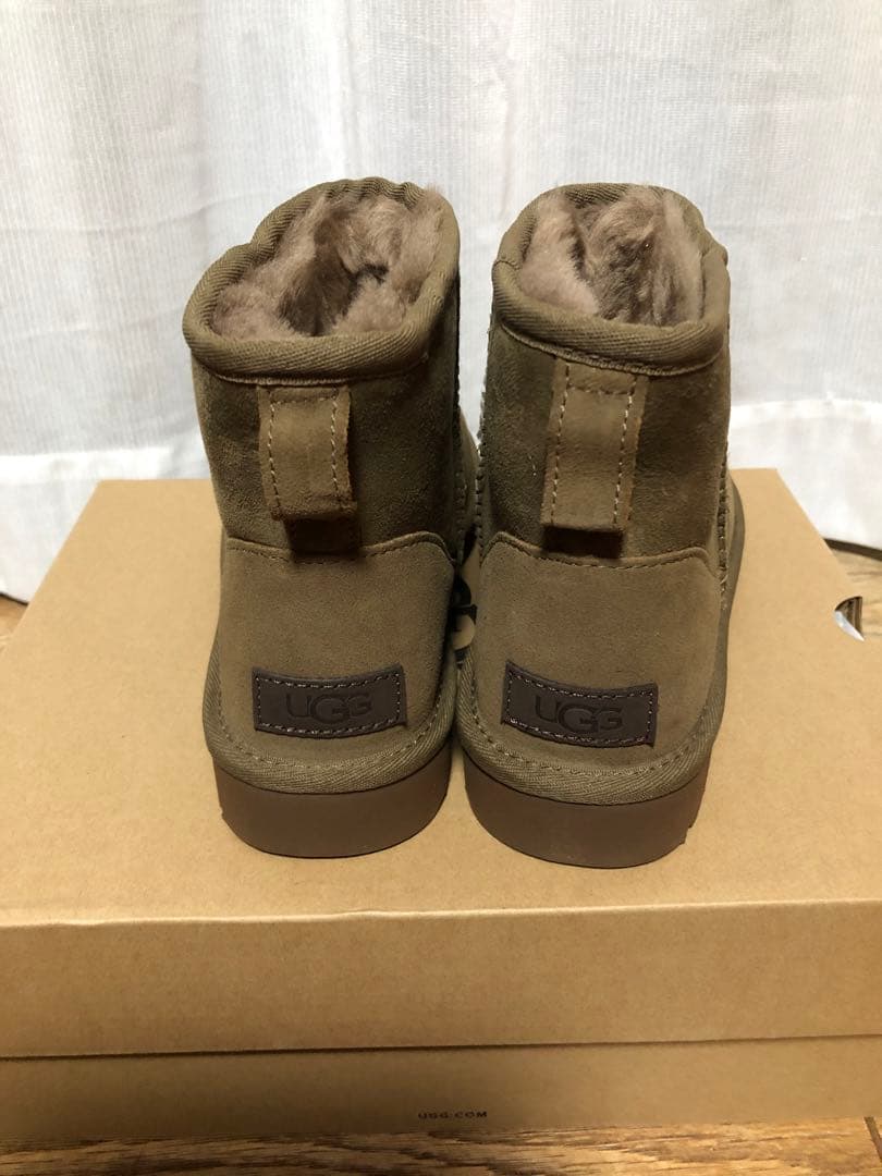 新品　UGG アグ　クラシックミニ　ムートンブーツ　２４センチ