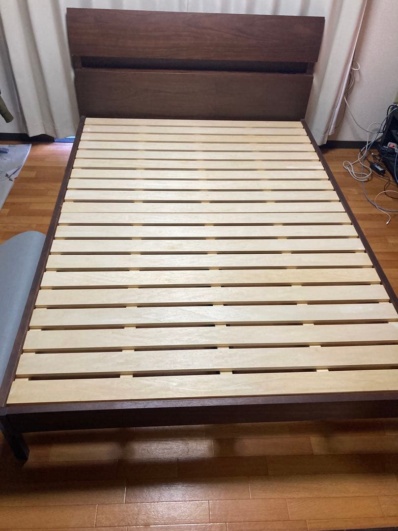 ダブルベッドフレーム　取来人現定