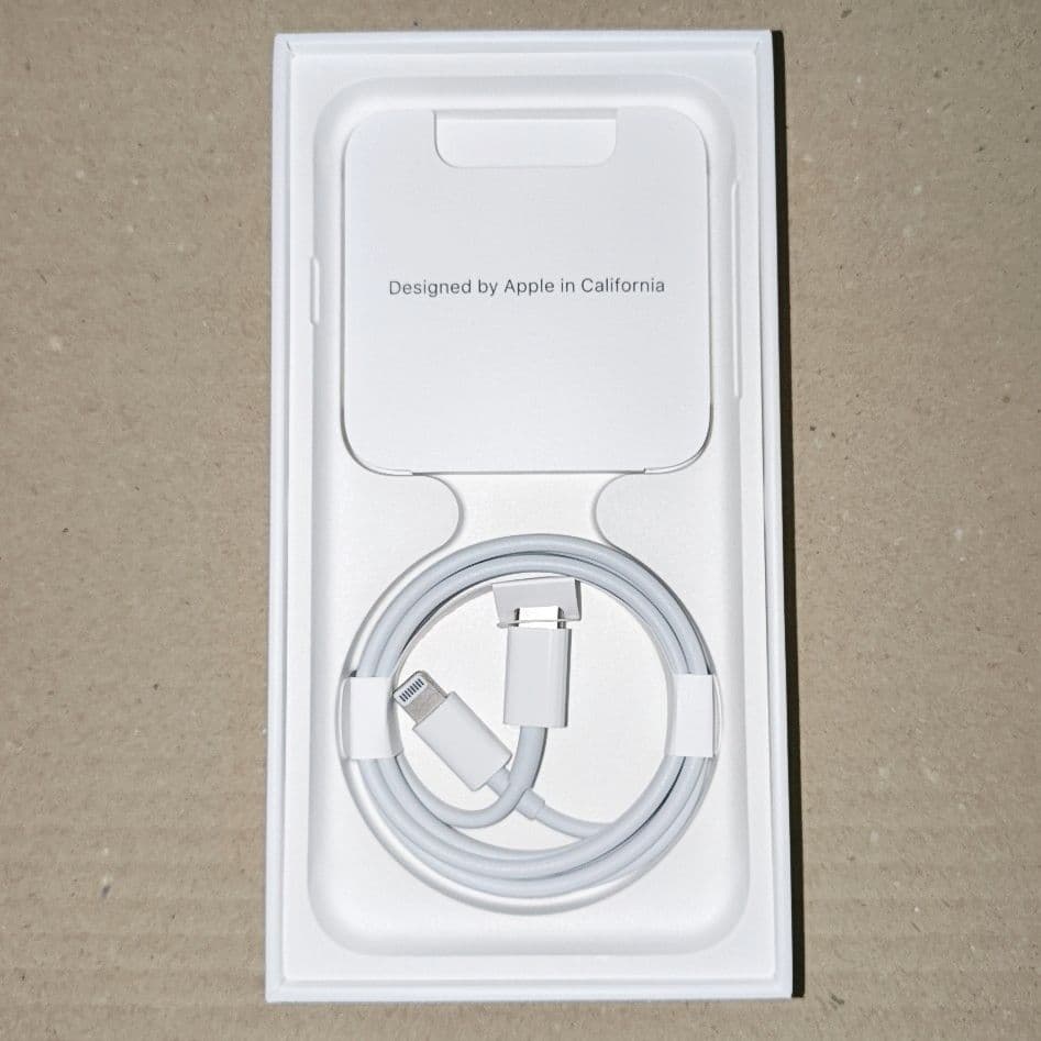 Apple iPhone SE3 64GB SIMフリー おまけ付き