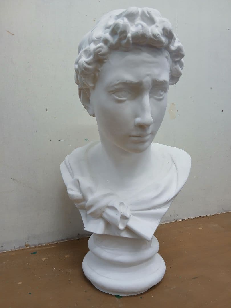 ジョルジョ首像。高さ６０cm