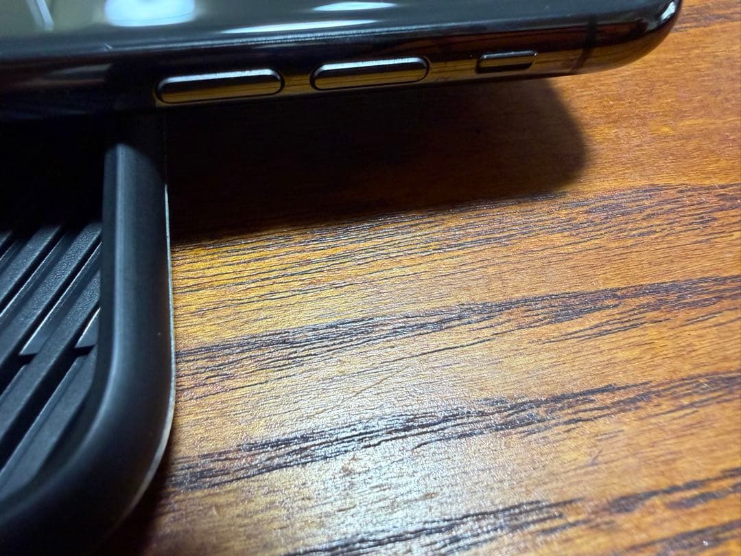 iPhone XS Max（256GB）SIM解除済み、バッテリーに不安あり