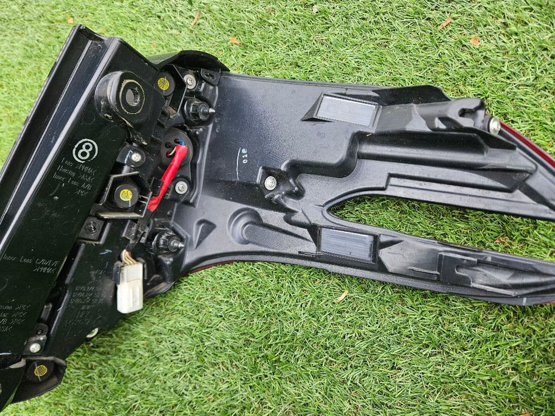 アルファード30後期純正テールランプ