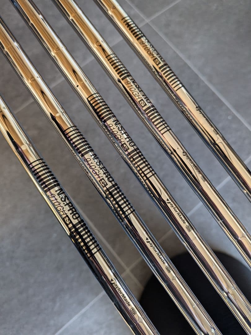 ●ほぼ新品　ラウンド未使用●Qi アイアンセットPW-6 5本i フレックスS