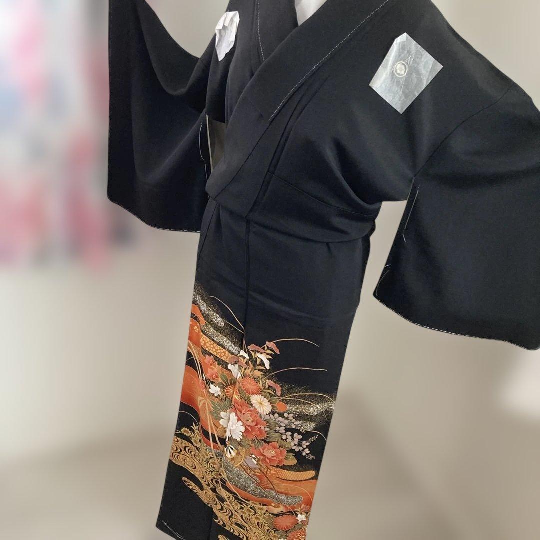 新品　豪華黒留袖フルセットお探しの方に　袋帯　付き　駒刺繍　流水花車文　金銀彩