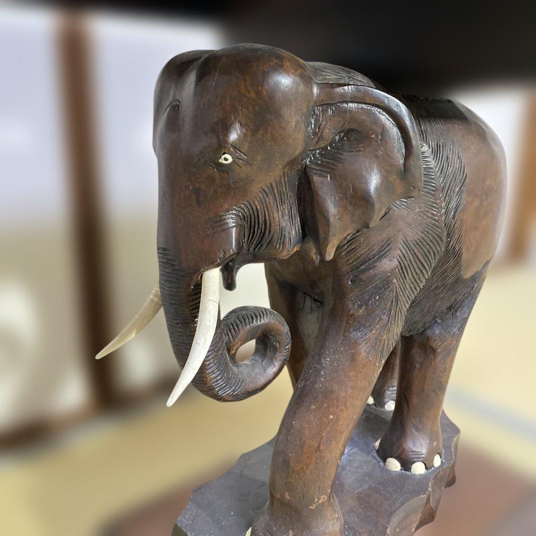 象の彫刻 木製テーブル