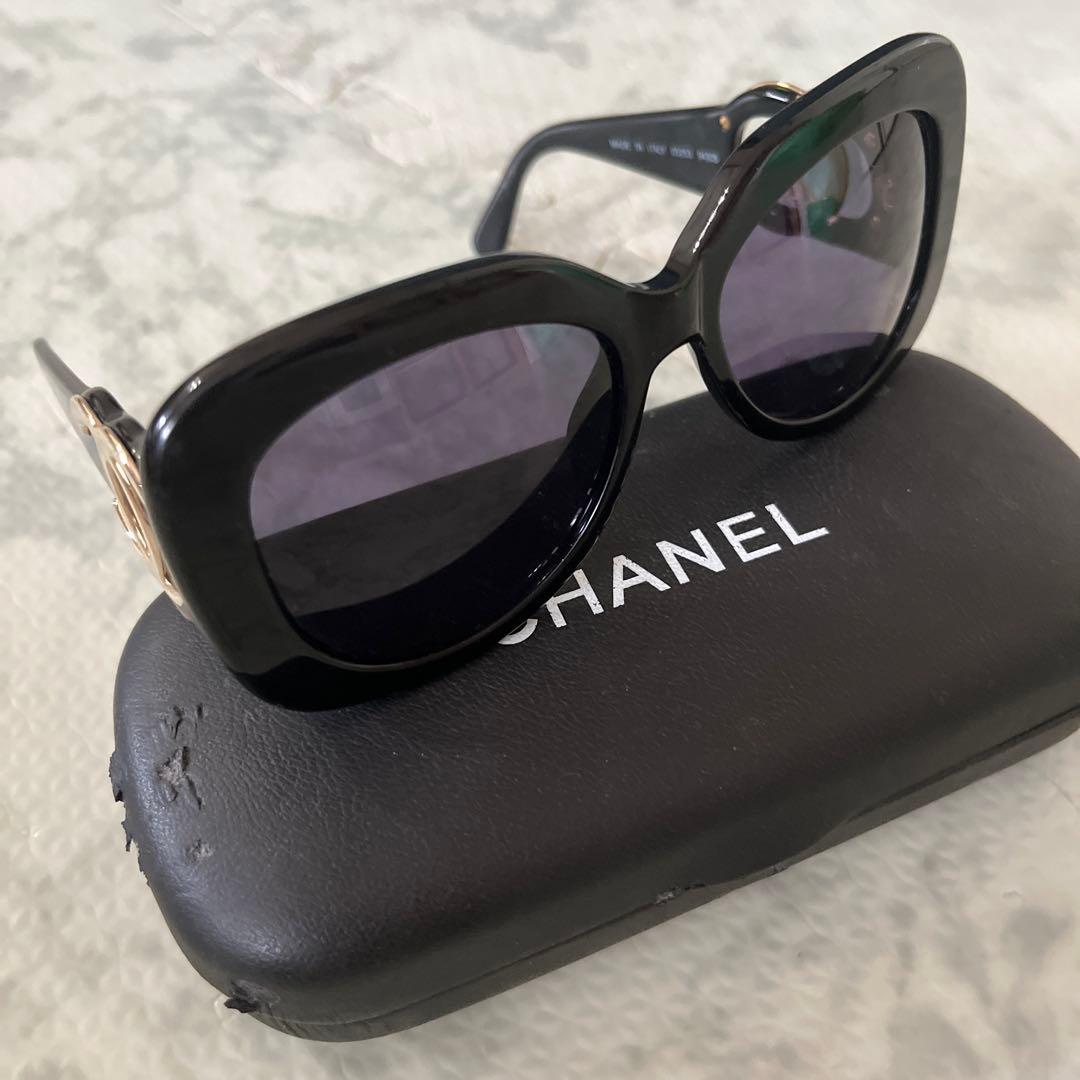 【太古みょう】CHANEL ブラック サングラス CCロゴ付き