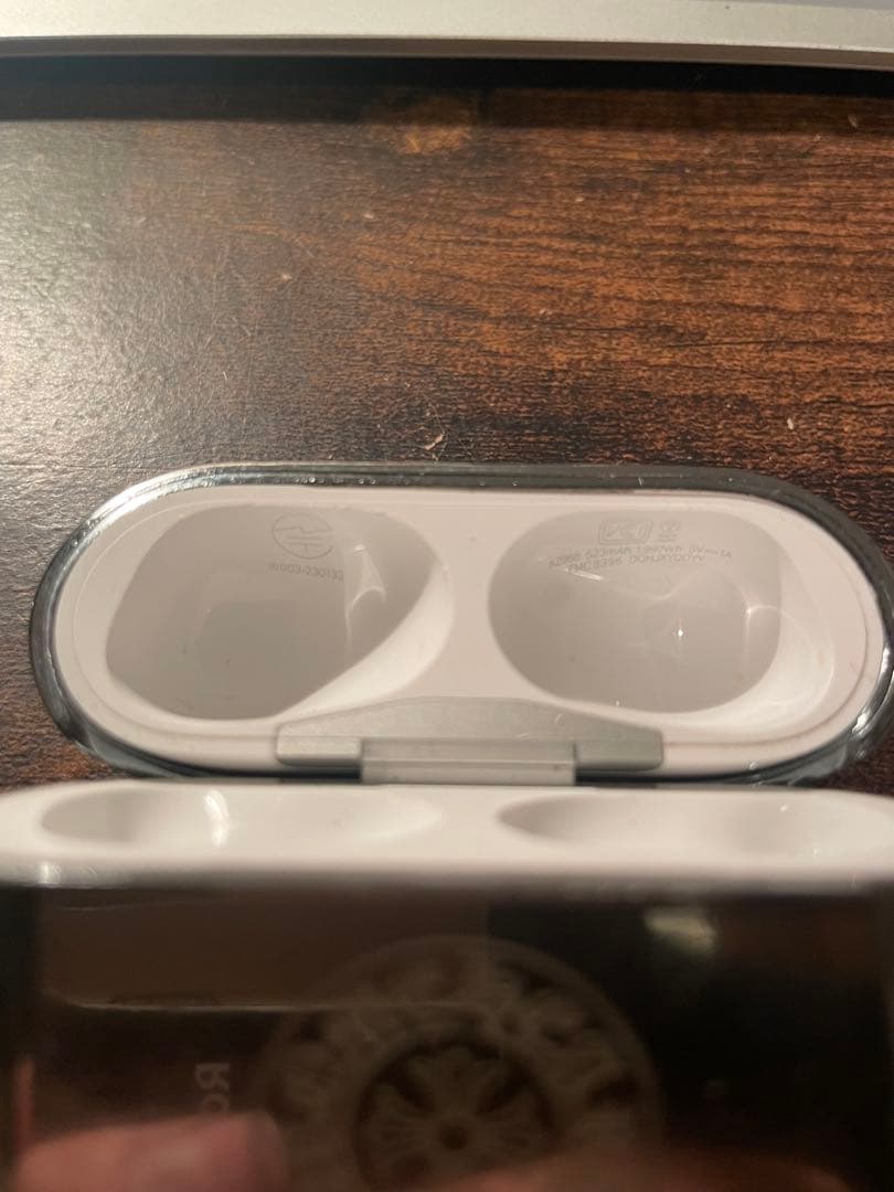 AirPods Pro 第2世代　おまけケース付き