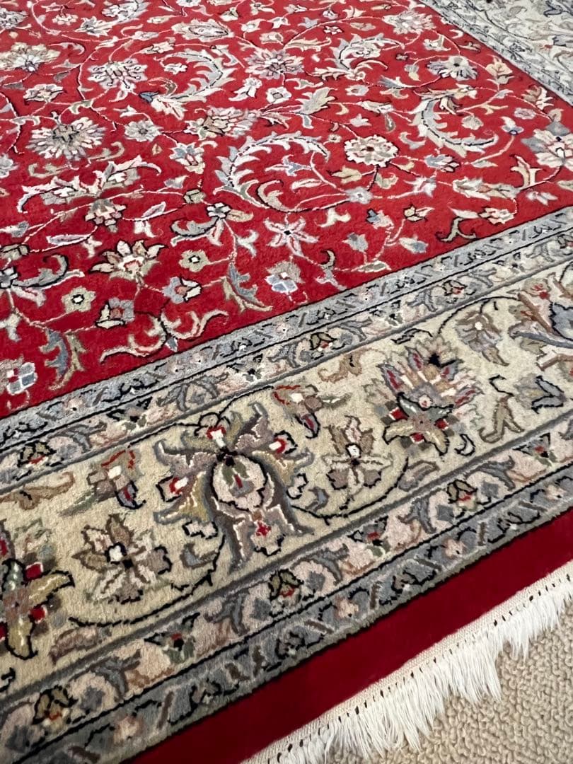 M*m様 赤とクリーム色のペルシャ絨毯
