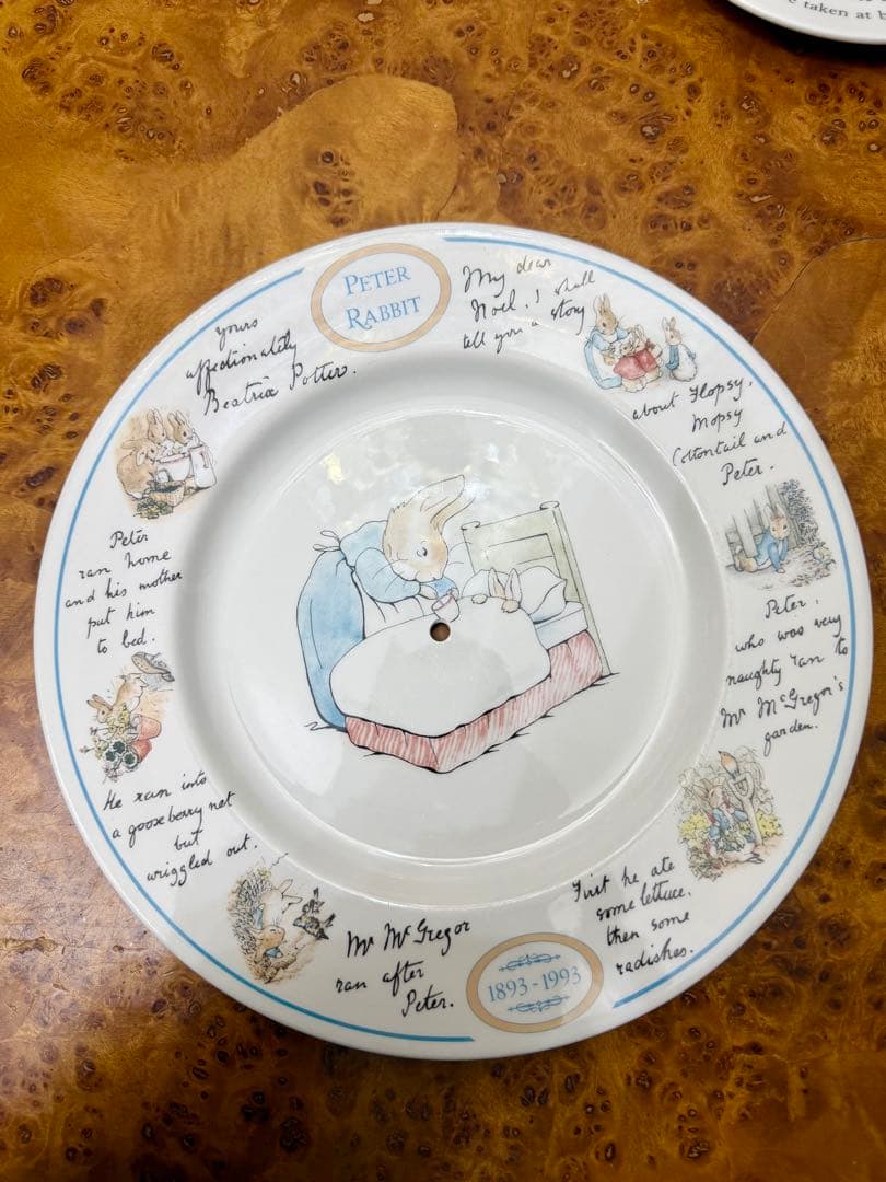 ウェッジウッド　ピーターラビット　アフタヌーンティー用３段ケーキスタンド