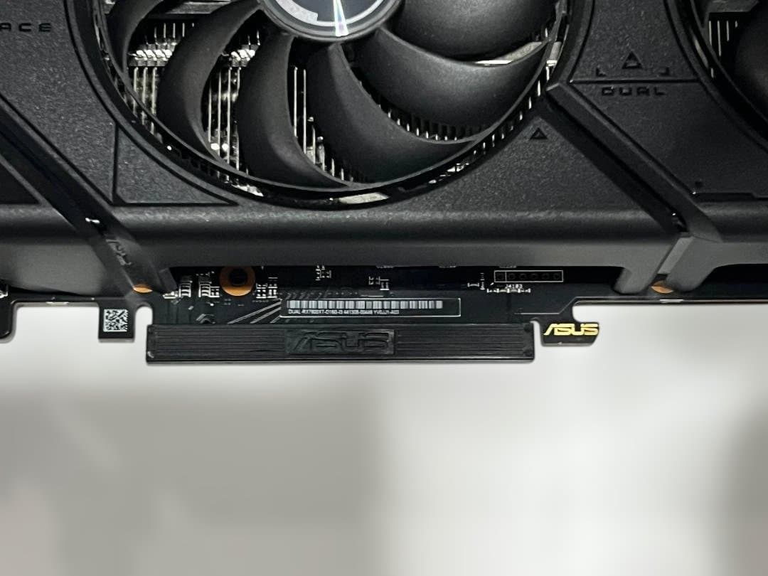 グラフィックボード・グラボ・ビデオカード ASUS Radeon RX 7800 XT OC 16GB