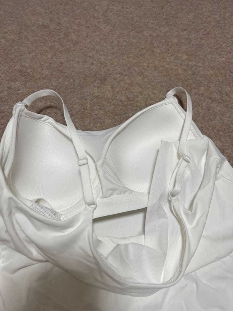 UNIQLOエアリズムブラトップ