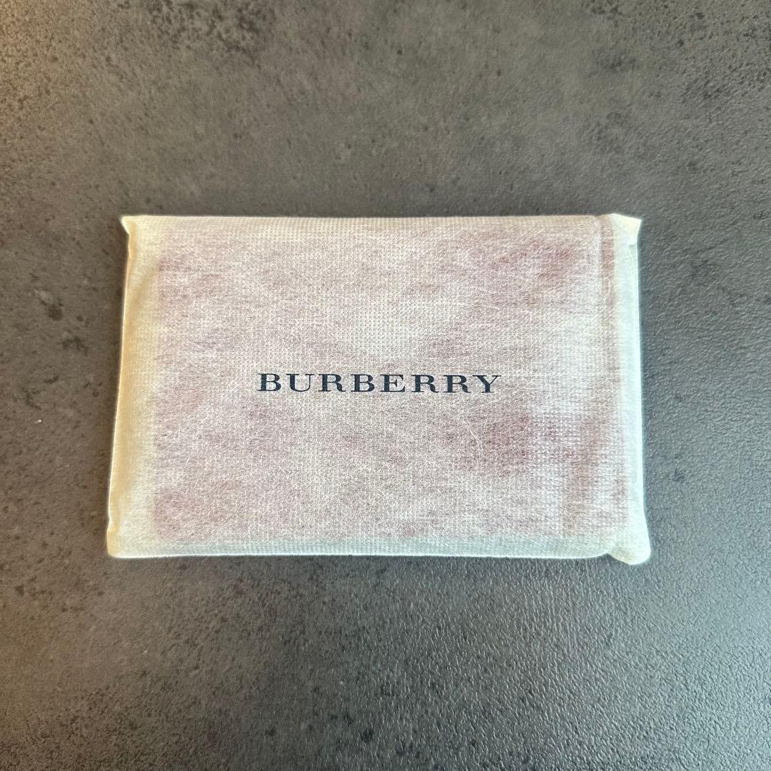 未使用✨BURBERRY エンボス加工　チェック　名刺入れ　カード　パスケース