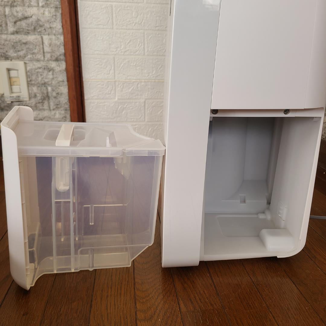 【美品】2023年製 SHARP シャープ 衣類乾燥除湿機 CV-N120-W