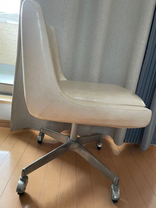 モモナチュラル　デスクチェア