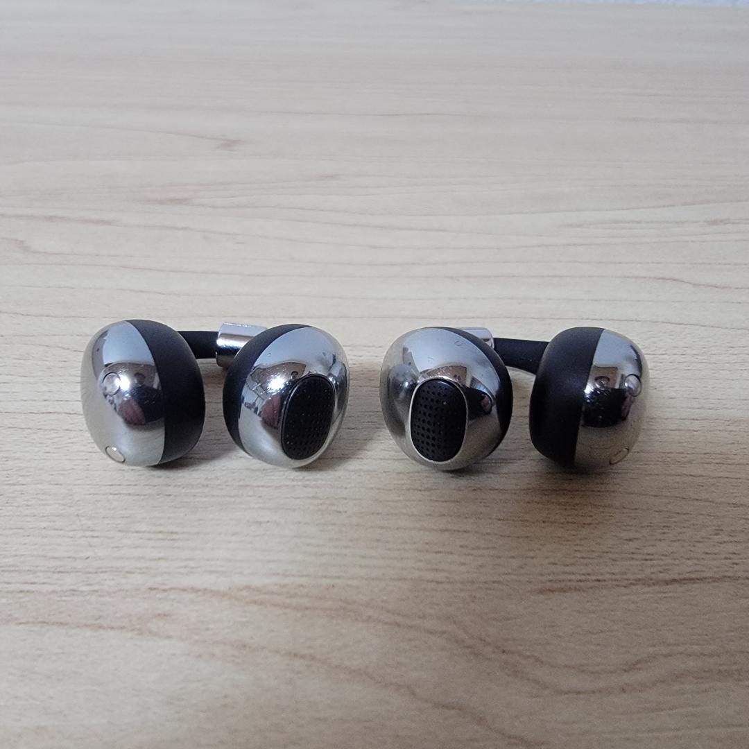 【ほぼ新品】BUTTONS CLIP（AI搭載 クリップ型ワイヤレスイヤホン）