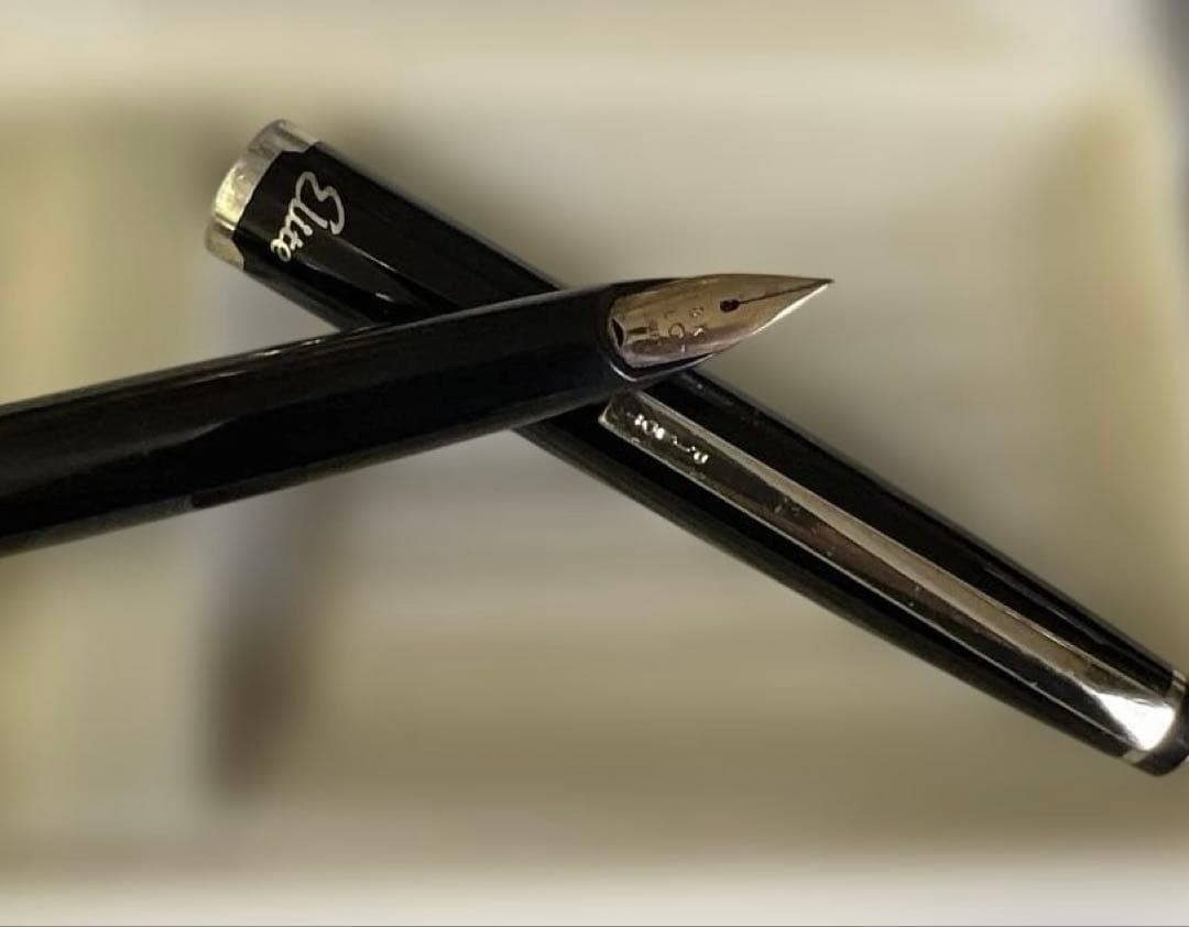 大幅値下げ‼️ 18Ｋ大型ペン‼️ PILOT Elite ポケット型高級万年筆 黒