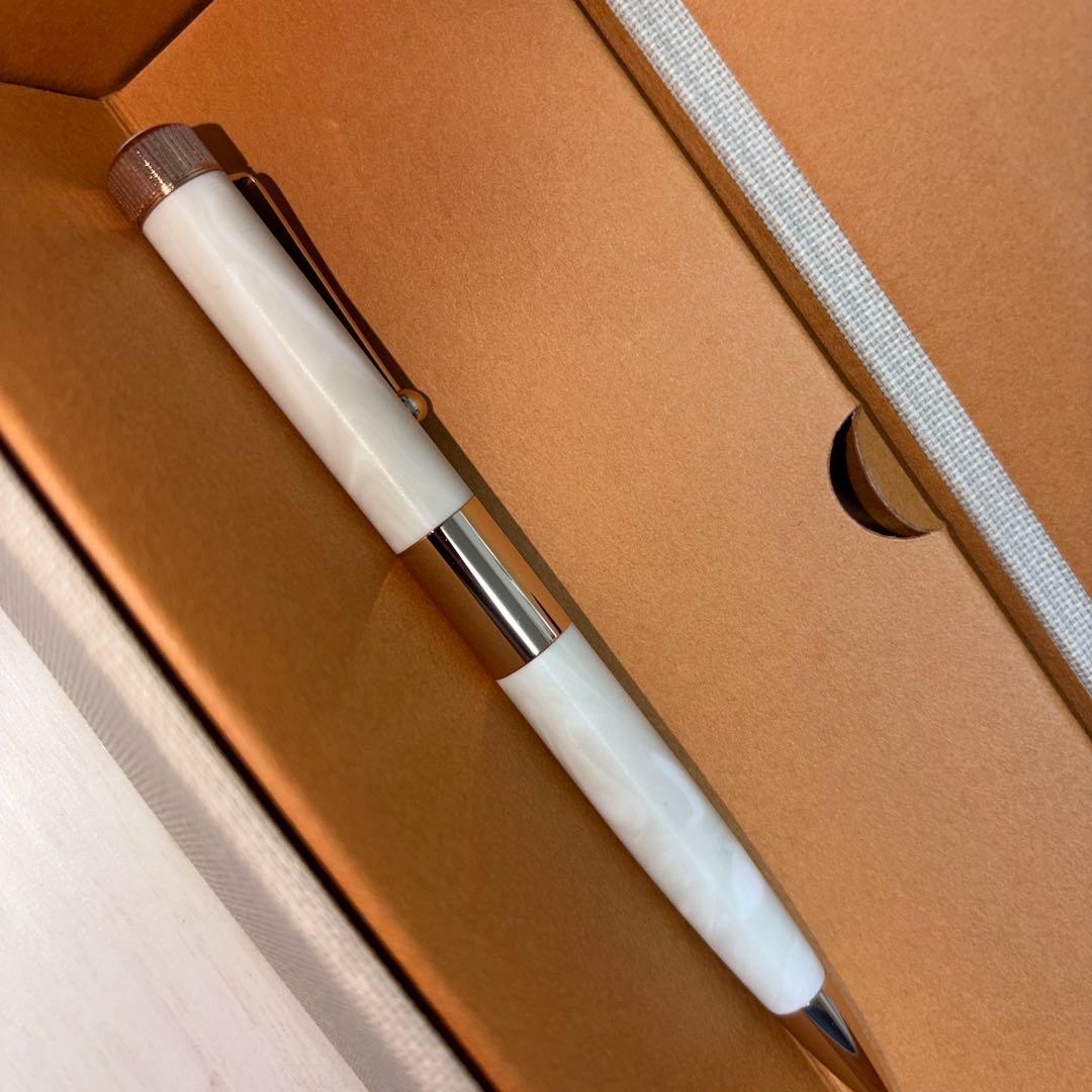 伊東屋 ROMEO No.3 白雲石 細軸 ボールペン