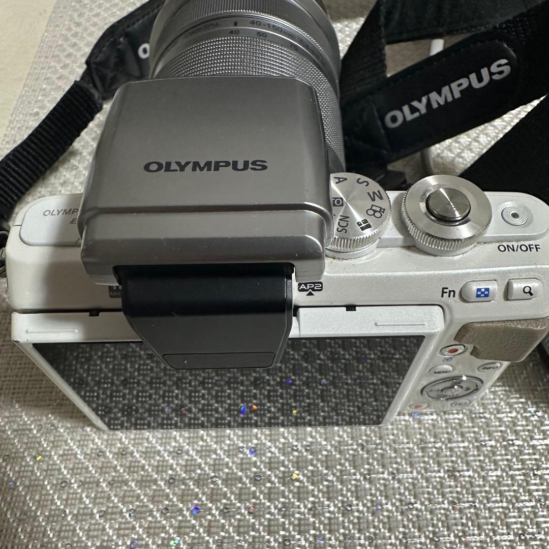 Olympus PEN ミラーレスカメラ ホワイト　画像のもの　レンズ付き