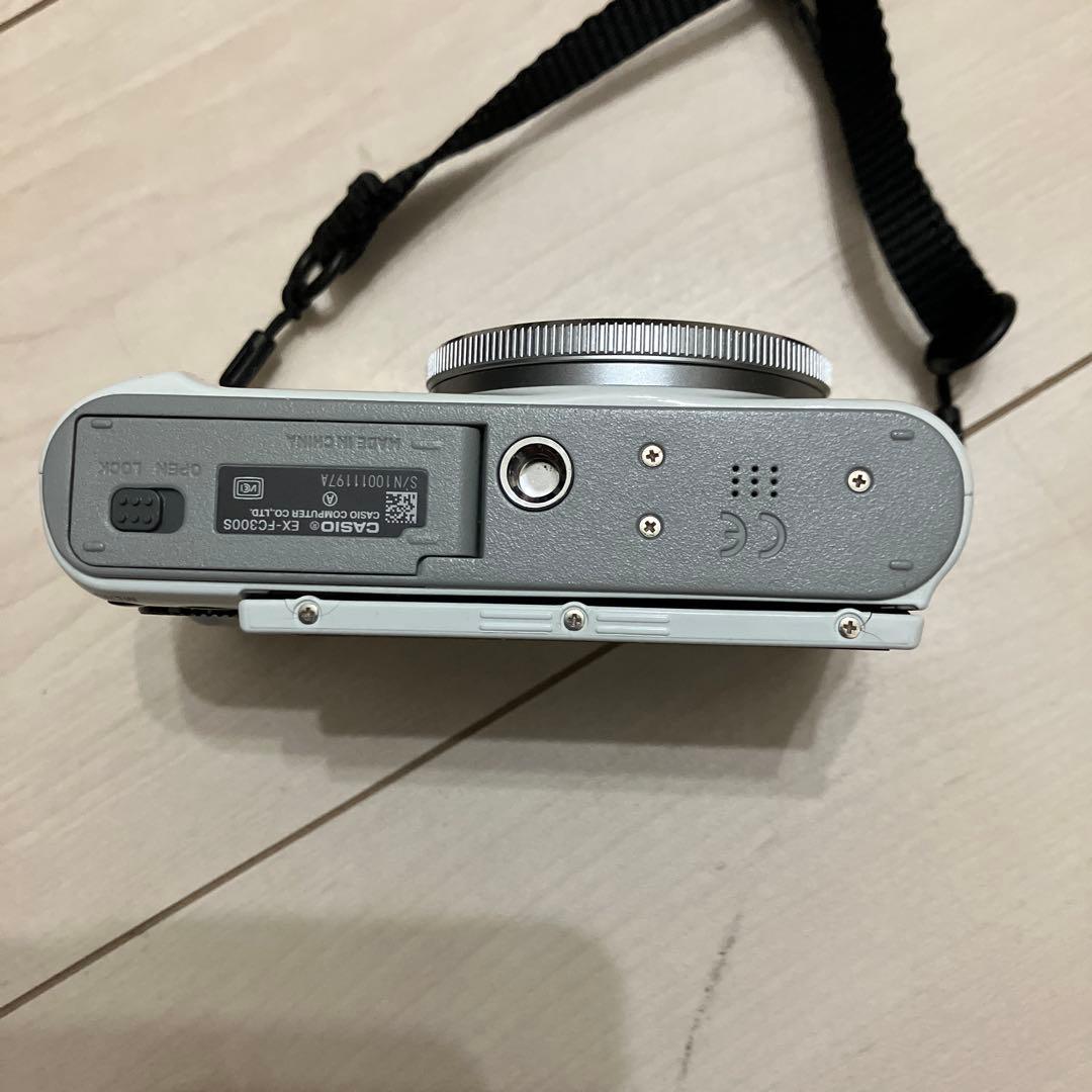 ゴルフ用　CASIO EXILIM EX-FC300S ホワイト 美品