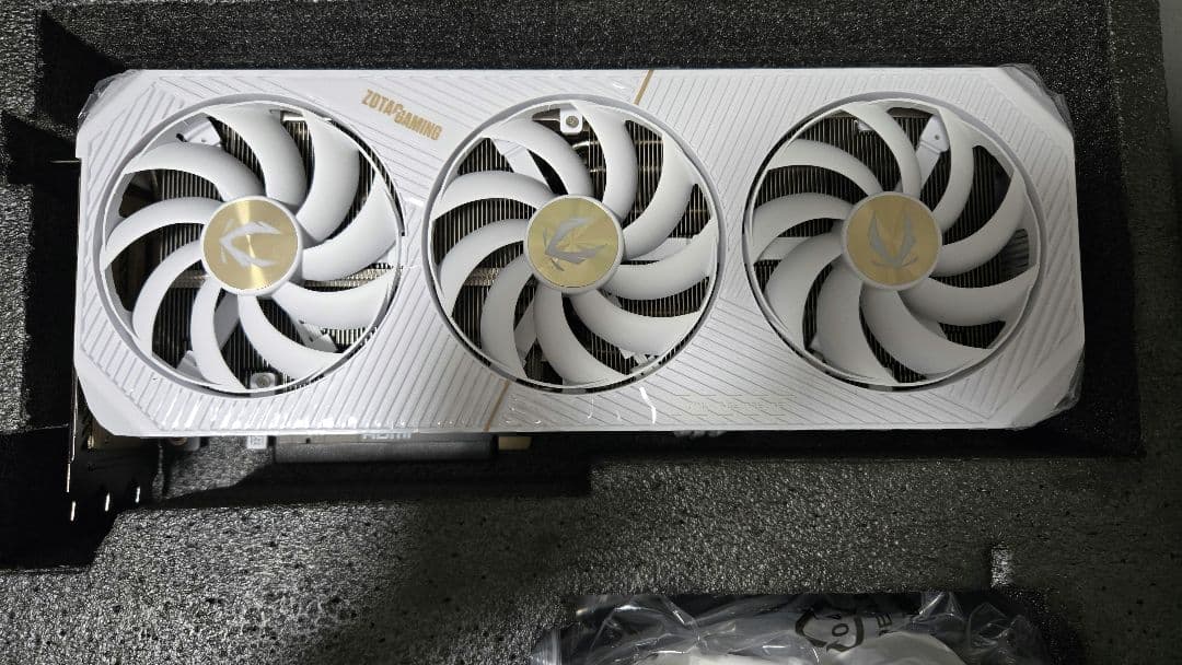 週末まで値下げ中RTX5090 ZOTAC WHITE