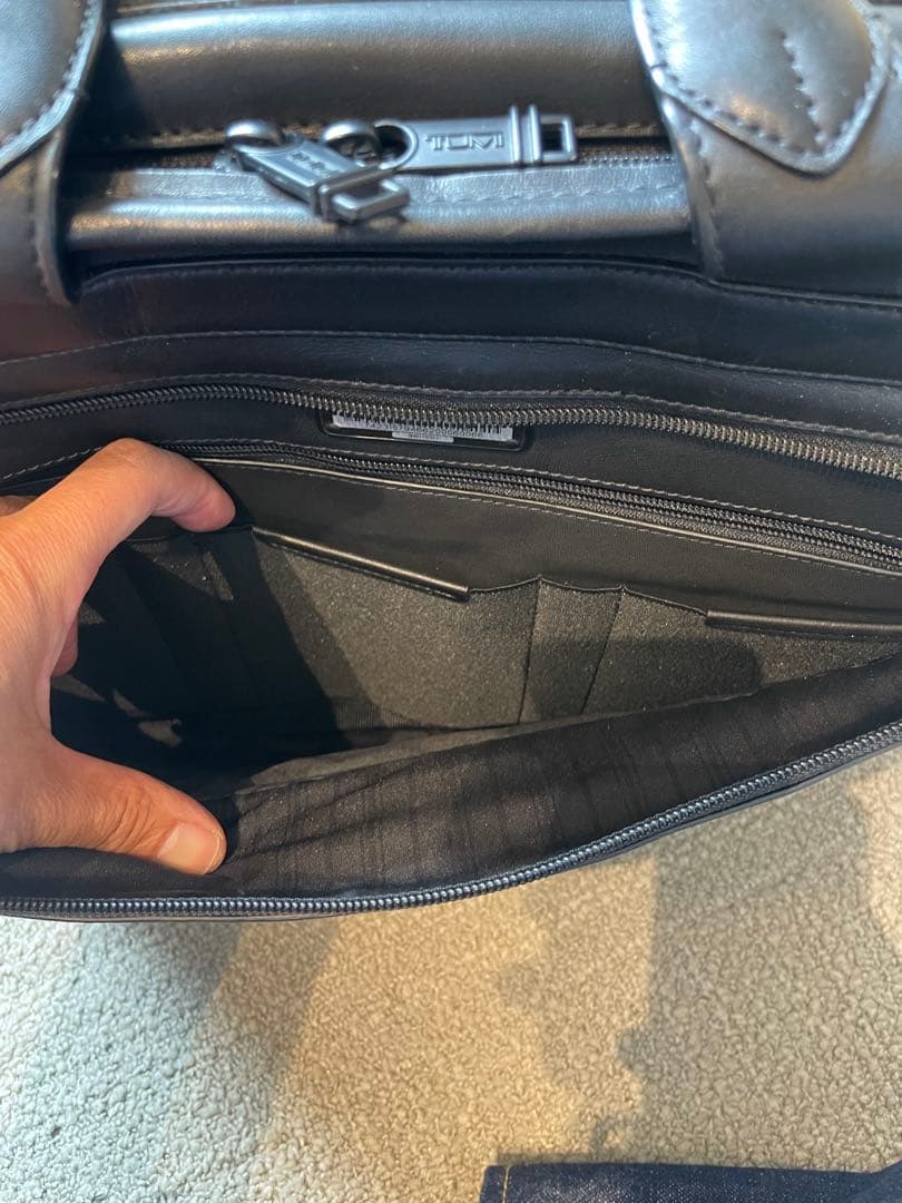 TUMI トゥミ ブラックレザー（本革）ブリーフケース